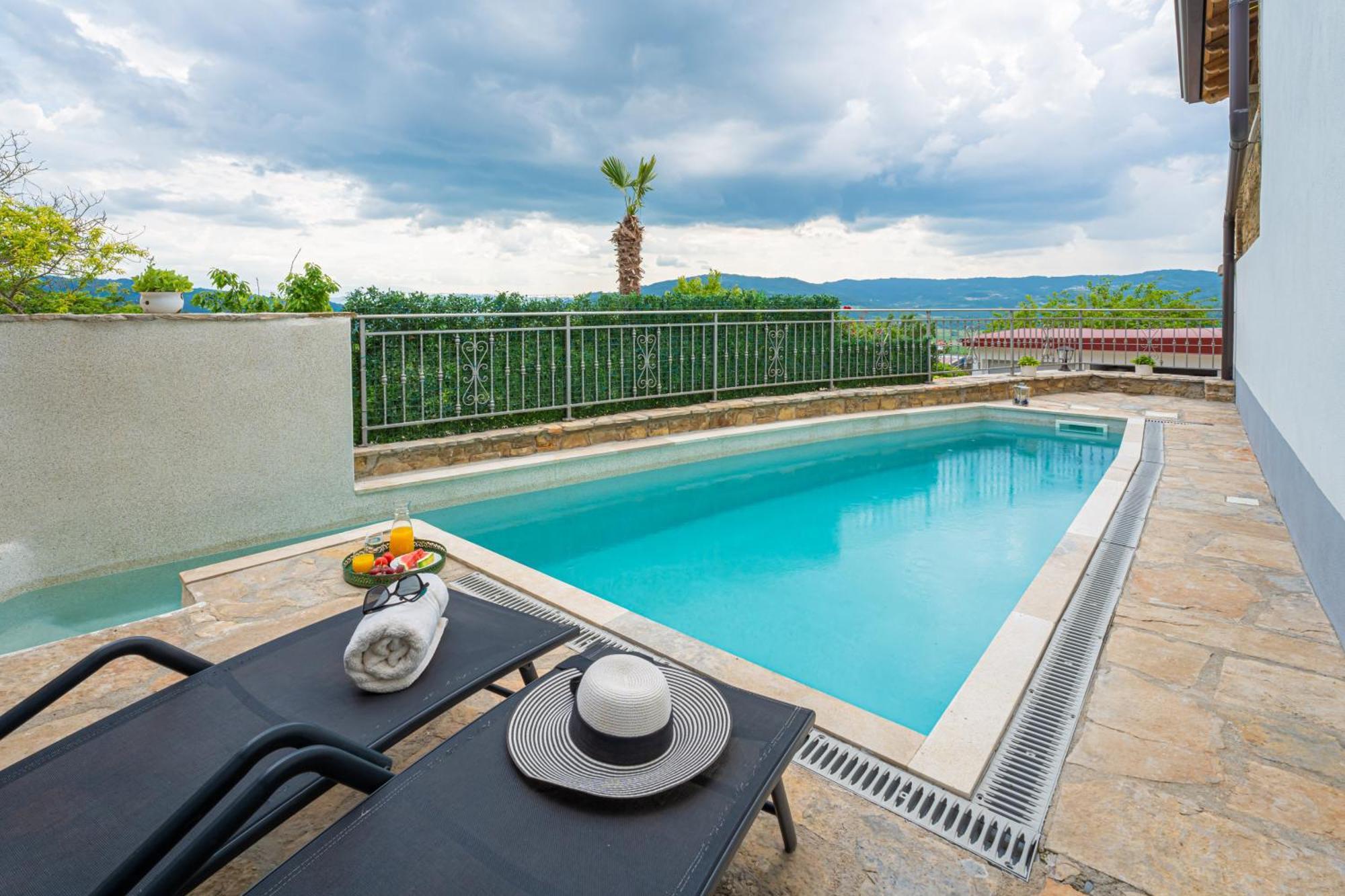 Belveder Motovun With Heated Pool