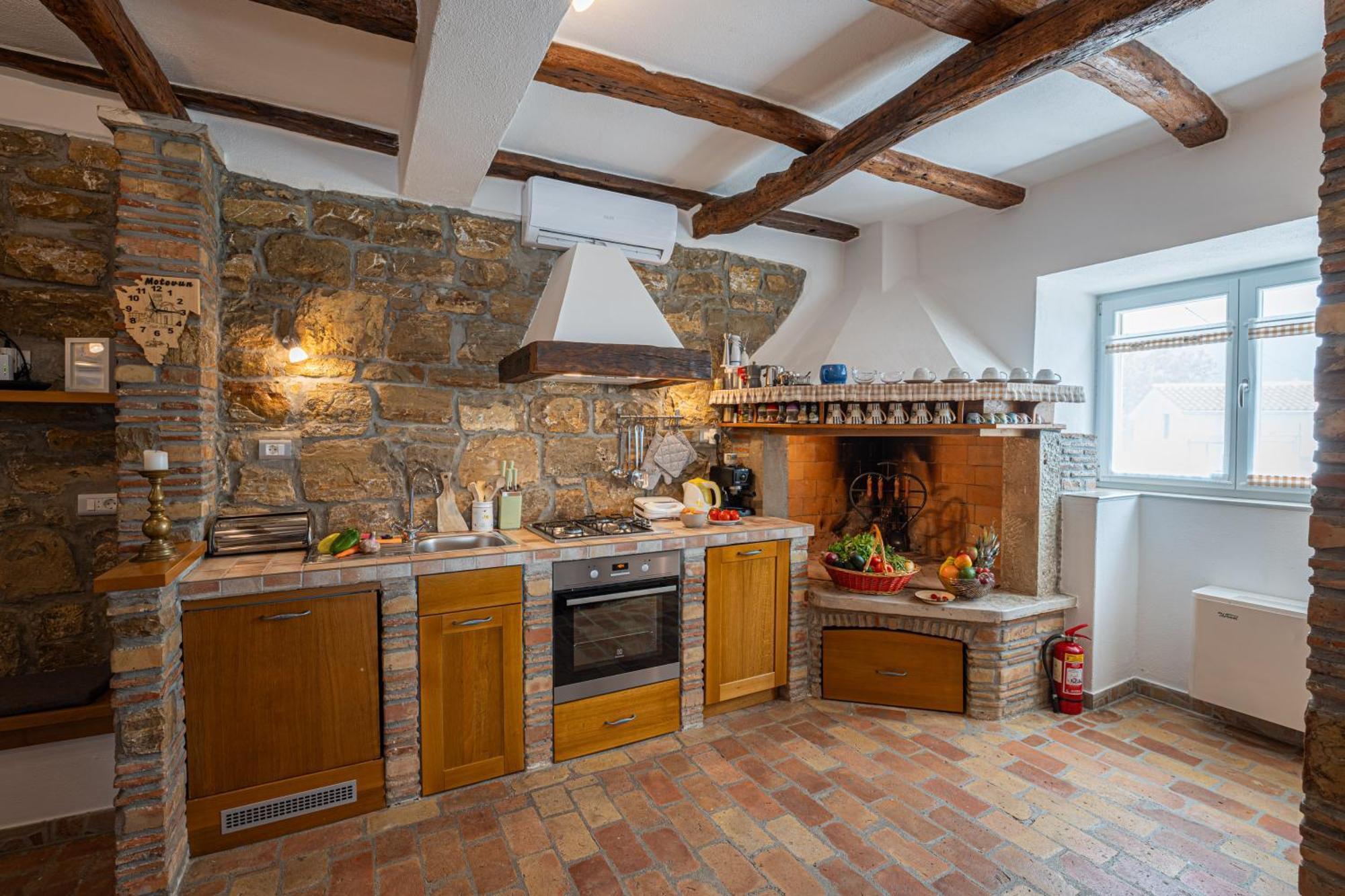 Belveder Motovun With Heated Pool